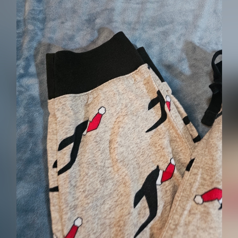 Hollister Mens  Beige Christmas Joggers with Black and Red Print  Mens Size M - Picture 13 of 14
